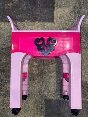 2011 Toys”R”Us Removable Tray Vanity